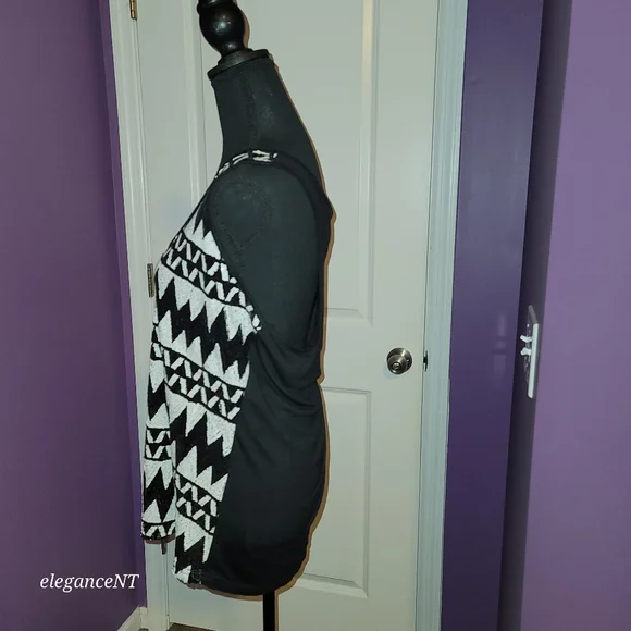 Rue21 Black/White Pattern sequence Tank Top Sz: XL NWT - Picture 6 of 9